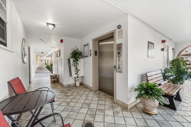 Foto del edificio - 920 Dogwood Dr