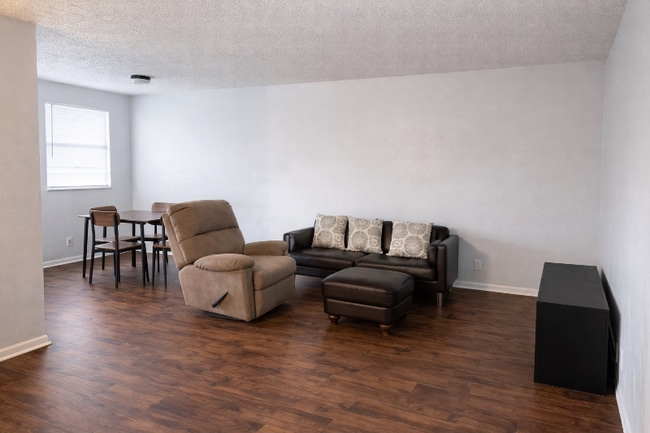 Foto del edificio - 5741 SW 36th Ct