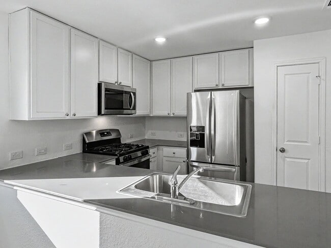 Building Photo - Comfortable 3-Bedroom/2-Bath in Growing Far Northwest