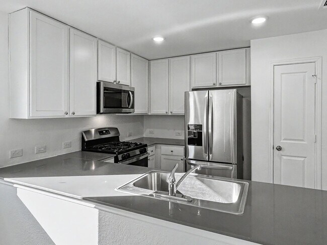 Foto del edificio - Comfortable 3-Bedroom/2-Bath in Growing Far Northwest