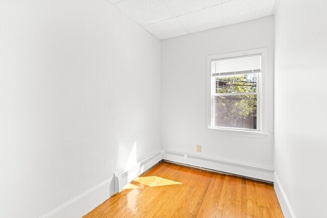 Foto del edificio - 43 Sargent Ave