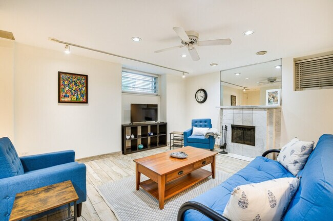 Foto del edificio - 2238 N Geneva Terrace