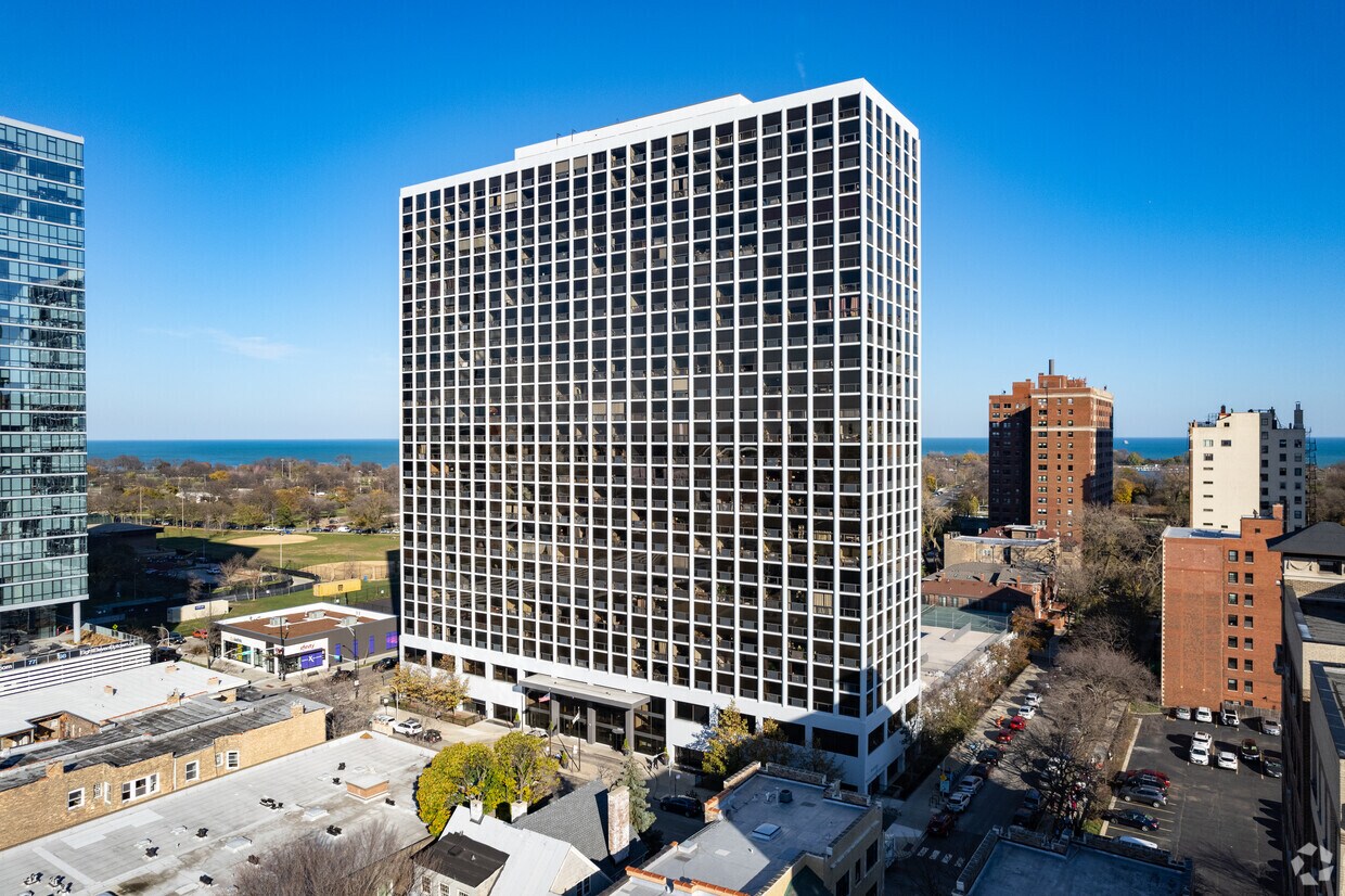 Foto principal - 4343 N Clarendon Ave