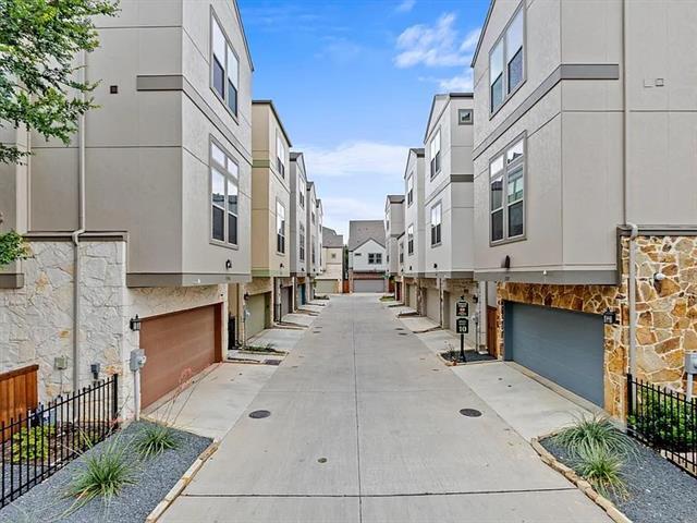 Foto del edificio - 5304 Laurel Branch Dr