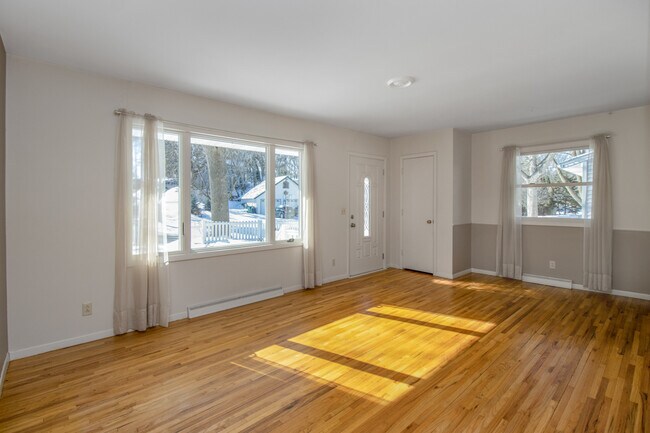 Building Photo - 316 Willard St W