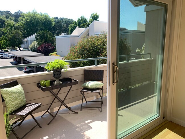 Foto del edificio - 266 Larkspur Plaza Dr