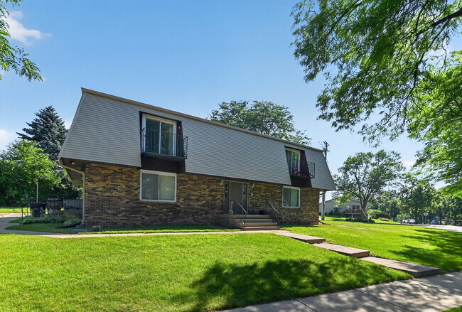 Foto del edificio - 5110 Pebblebrook Dr