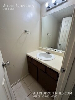 Foto del edificio - Townhouse off of  N. Shiloh Drive in Fayet...