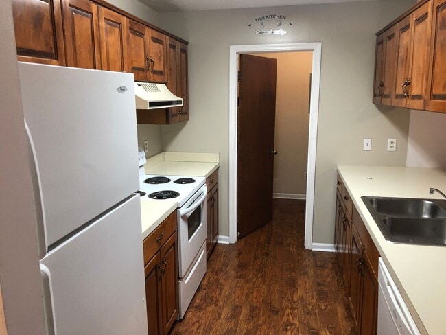 Building Photo - Cedar Chase Duplex Available July 15th!