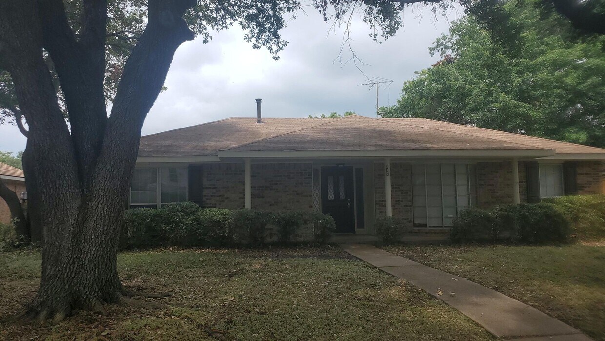 Great Garland Home! Move in ready - Great Garland Home!  Move in ready