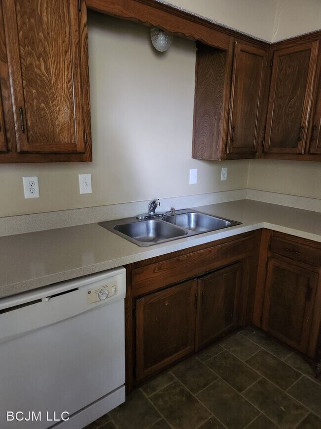 Foto del edificio - 2 br, 1 bath House - 221 A Barr Rd