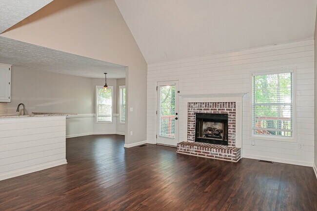 Building Photo - 1655 Bramlett Blvd