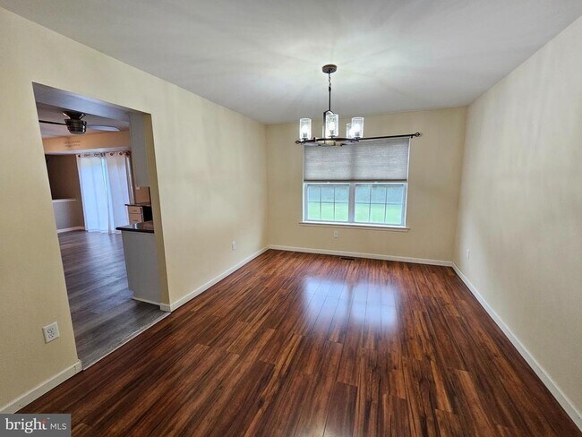 Building Photo - 708 Belfair Dr