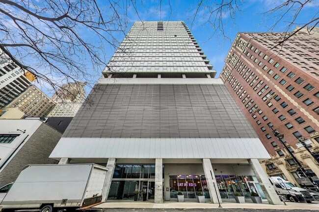 Foto del edificio - 550 N St Clair St