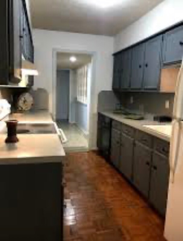 Building Photo - 7418 Meadow Cliff St