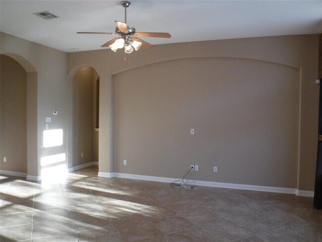 Building Photo - 2859 Angelina Dr