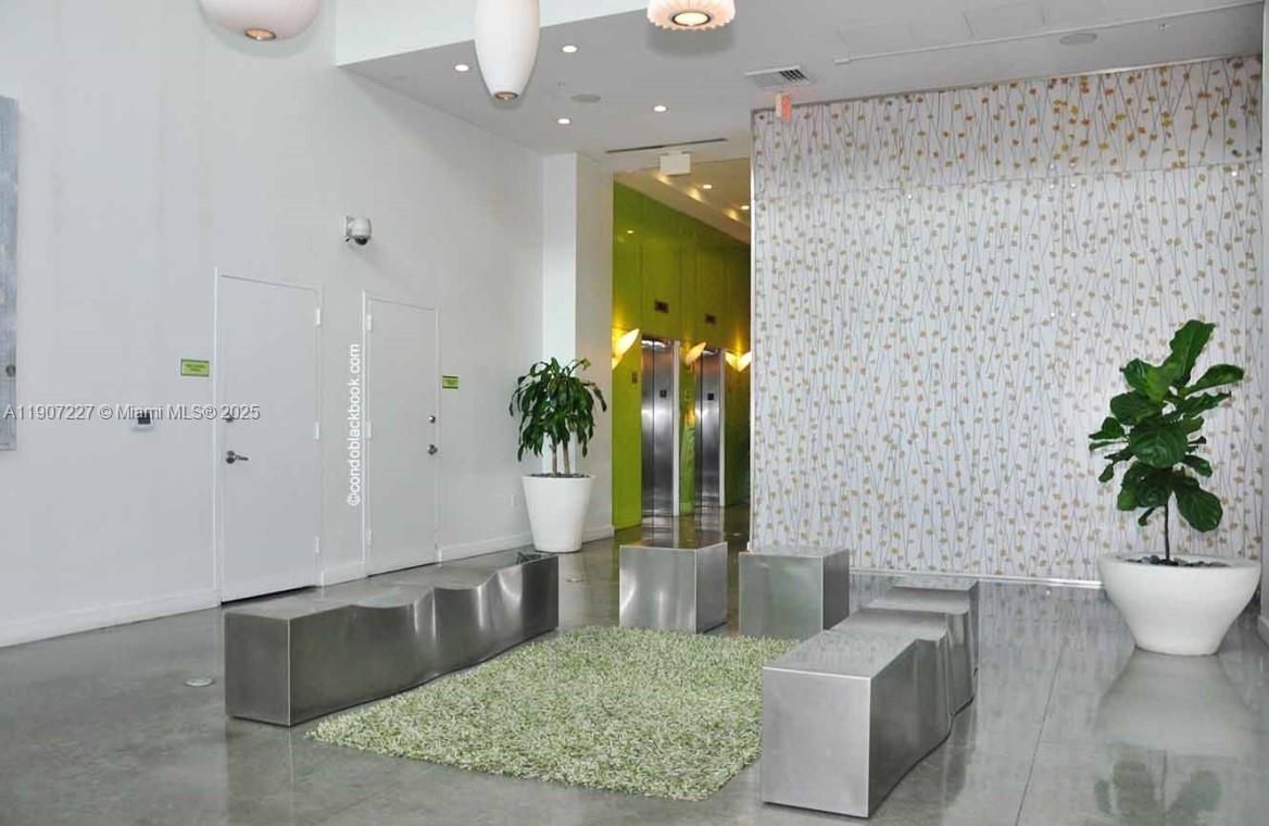 Foto del edificio - 133 NE 2nd Ave