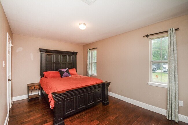 Foto del edificio - 1402 Chestnut Ridge Rd