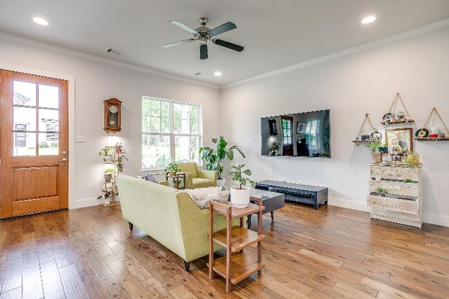 Foto del edificio - 1833 Crested Ridge Rd
