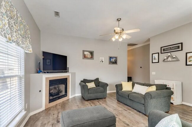 Building Photo - Beautiful Home in Bentonville