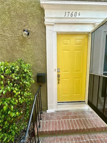 Building Photo - 1760 1/2 N Las Palmas Avenue Unit