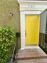 Building Photo - 1760 1/2 N Las Palmas Avenue Unit