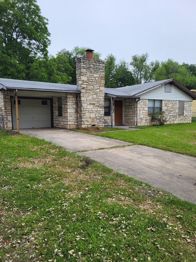 Primary Photo - 1608 Linda Ln