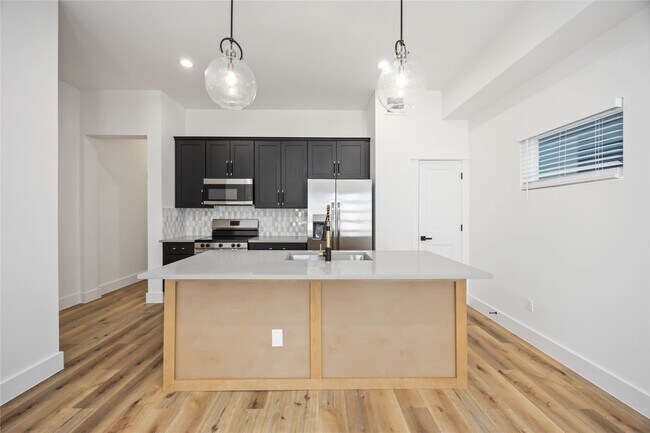 Foto del edificio - 8013 Cora St