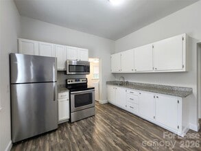 Building Photo - 1421 Oakshade Ave