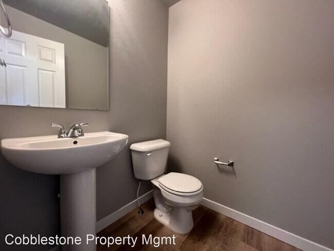 Building Photo - 3 br, 2.5 bath House - 10042 W Smoke Ranch Dr