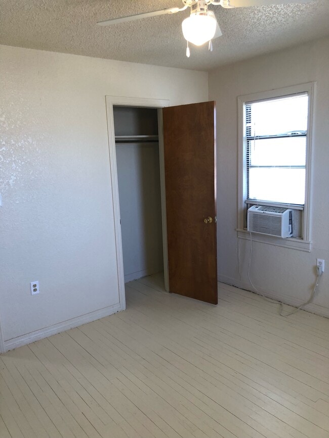 Foto del edificio - 2831 E 7th St
