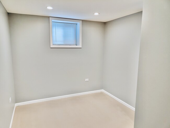 Foto del edificio - 960 W 18th Pl