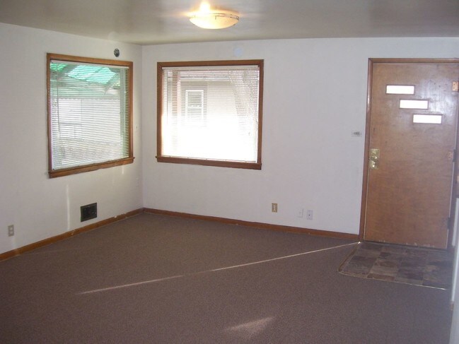 Building Photo - 521 West St