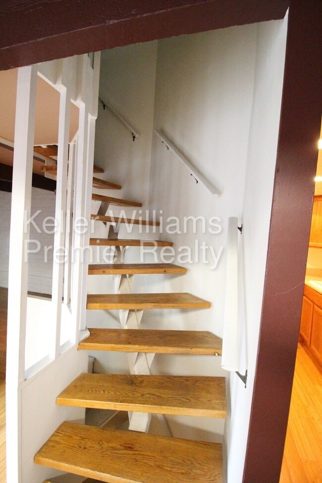 Building Photo - 5440 Worthington Forest Pl W