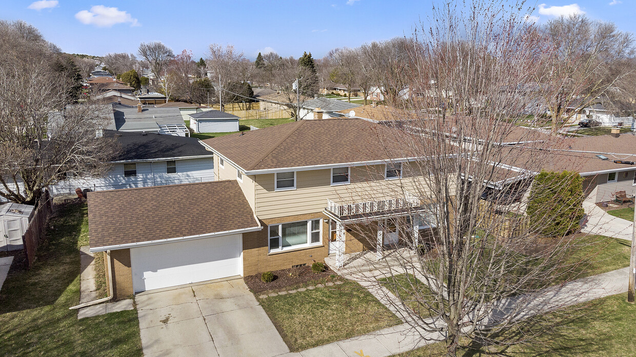 Exterior Aerial - 2614 Saemann Ave