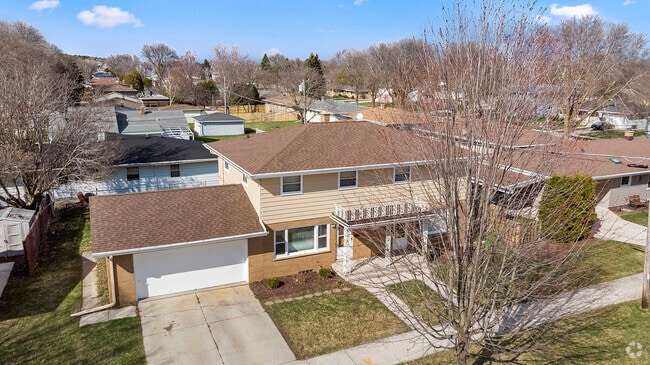 Building Photo - 2614 Saemann Ave