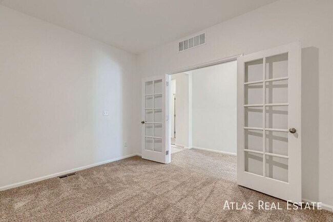 Foto del edificio - 987 Cascade Falls St