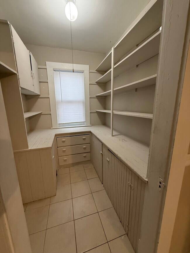 Building Photo - 913 East St