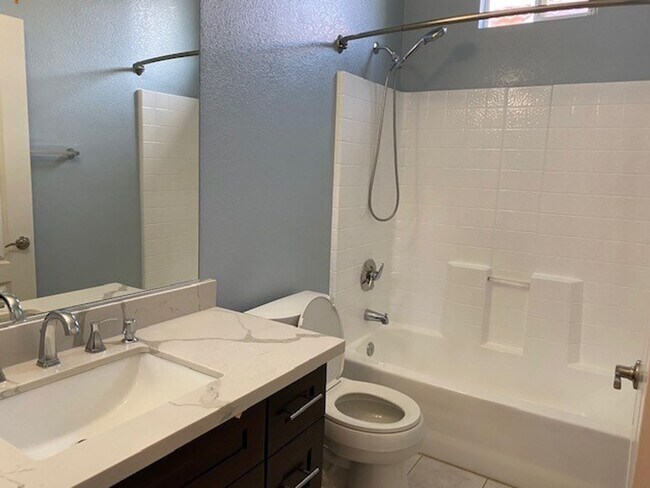 Foto del edificio - ** Coming Soon ** Gated Alturas Home with ...