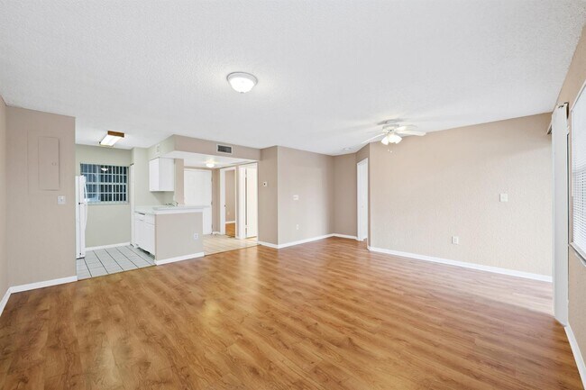 Foto del edificio - 2861 N Oakland Forest Dr