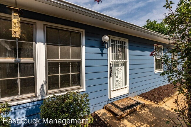 Building Photo - 917 Montrose Ave