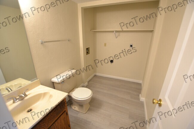 Foto del edificio - 654 Meadowood Ln