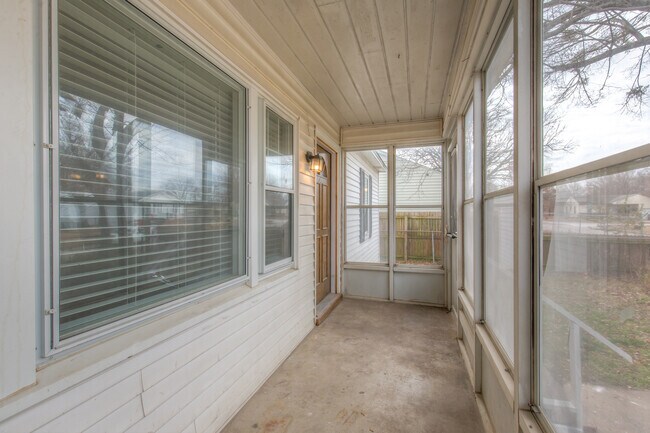 Building Photo - 811 N 77th E Ave