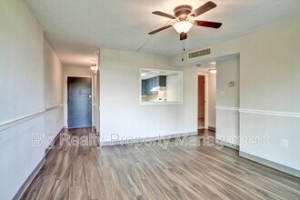 Building Photo - 3323 Forest Ln