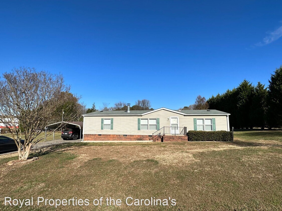 3 br, 2 bath House 134 Brandenburg Drive House Rental in