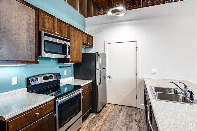 3BR, 2BA - 1296SF - Stove Lofts