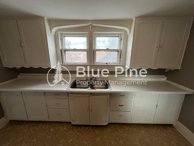 Building Photo - 236 W Young St