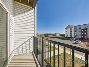 Interior Photo - 98 Penn Place