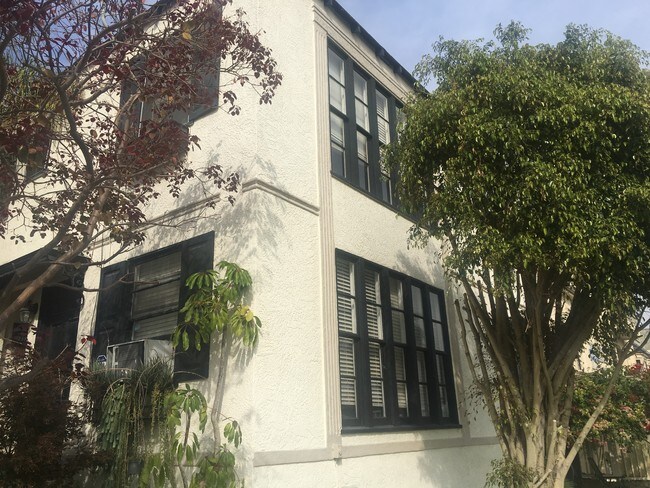 edificio desde el exterior 2nd piso. - 1033 S Redondo Blvd