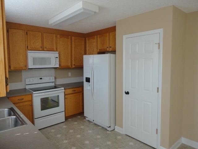 Foto del edificio - 2920 Bridgeport Dr